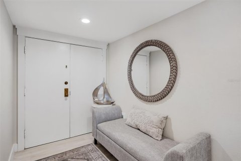 Condo in Clearwater, Florida, 2 bedrooms  № 2205886 - photo 6