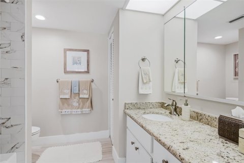 Condo in Clearwater, Florida, 2 bedrooms  № 2205886 - photo 27