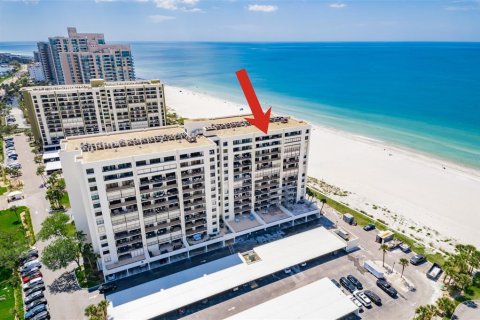 Condo in Clearwater, Florida, 2 bedrooms  № 2205886 - photo 2