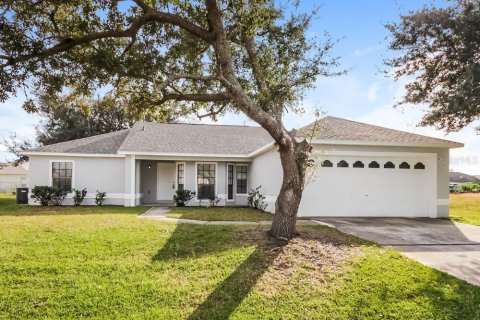 Villa ou maison à Kissimmee, Floride 3 chambres, 137.59 m2 № 2405634