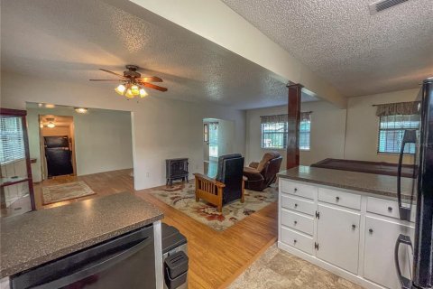 House in Floral City, Florida 2 bedrooms, 109.25 sq.m. № 1915611 - photo 13