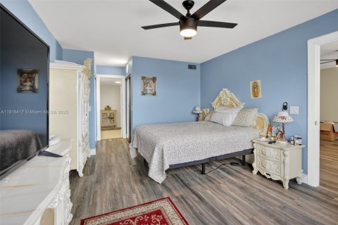 Condo in Sunrise, Florida, 2 bedrooms  № 2016126 - photo 17