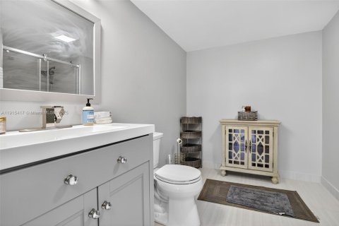 Condo in Sunrise, Florida, 2 bedrooms  № 2016126 - photo 20