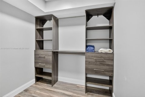 Condo in Sunrise, Florida, 2 bedrooms  № 2016126 - photo 19