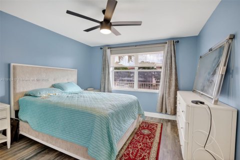 Condo in Sunrise, Florida, 2 bedrooms  № 2016126 - photo 22