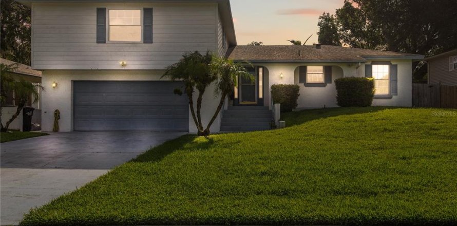 Casa en Altamonte Springs, Florida 5 dormitorios, 222.97 m2 № 2227614