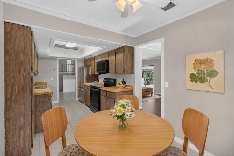 Casa en venta en Altamonte Springs, Florida, 5 dormitorios, 222.97 m2 № 2227614 - foto 13