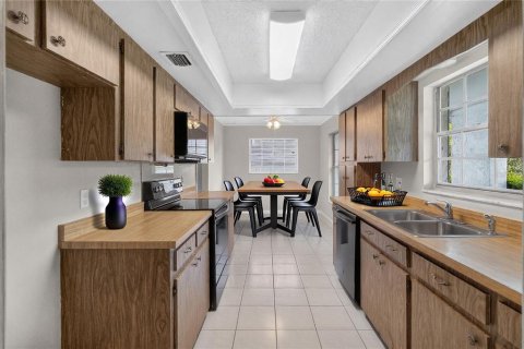 Casa en venta en Altamonte Springs, Florida, 5 dormitorios, 222.97 m2 № 2227614 - foto 11
