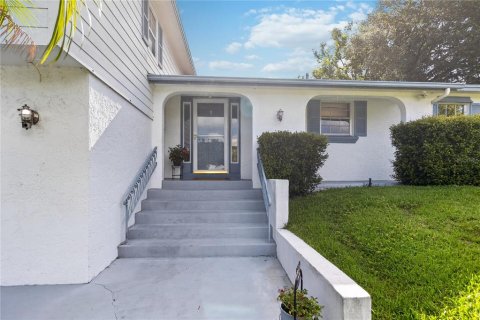 Casa en venta en Altamonte Springs, Florida, 5 dormitorios, 222.97 m2 № 2227614 - foto 3