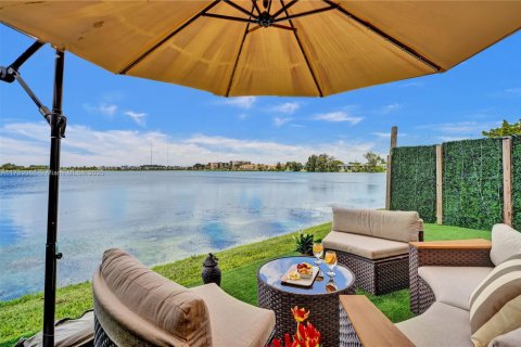 Touwnhouse à vendre à Miami, Floride: 3 chambres, 128.02 m2 № 1726480 - photo 25