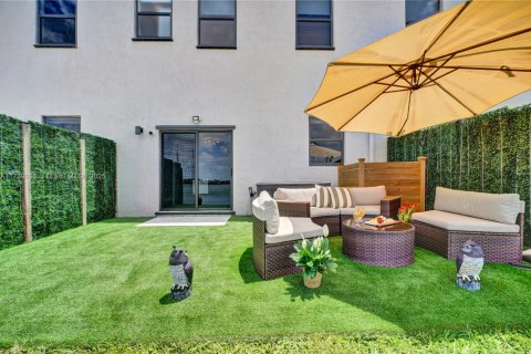 Touwnhouse à vendre à Miami, Floride: 3 chambres, 128.02 m2 № 1726480 - photo 21