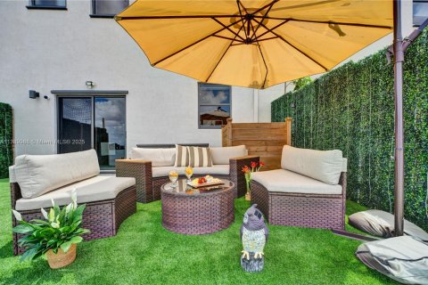 Touwnhouse à vendre à Miami, Floride: 3 chambres, 128.02 m2 № 1726480 - photo 24
