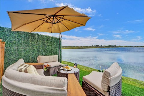Touwnhouse à vendre à Miami, Floride: 3 chambres, 128.02 m2 № 1726480 - photo 28