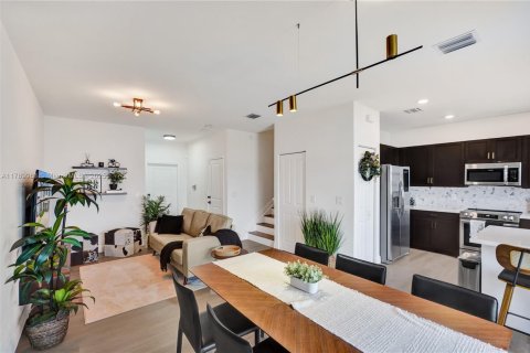 Touwnhouse à vendre à Miami, Floride: 3 chambres, 128.02 m2 № 1726480 - photo 11