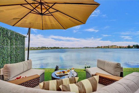 Touwnhouse à vendre à Miami, Floride: 3 chambres, 128.02 m2 № 1726480 - photo 27