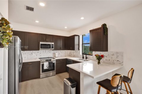 Touwnhouse à vendre à Miami, Floride: 3 chambres, 128.02 m2 № 1726480 - photo 7