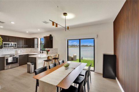 Touwnhouse à vendre à Miami, Floride: 3 chambres, 128.02 m2 № 1726480 - photo 8