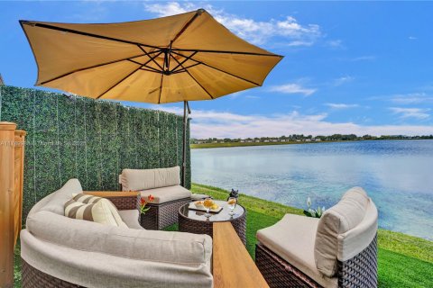 Touwnhouse à vendre à Miami, Floride: 3 chambres, 128.02 m2 № 1726480 - photo 29