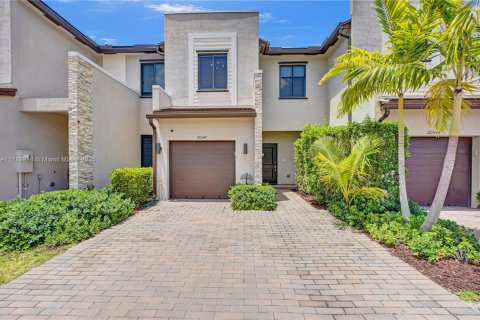 Touwnhouse à vendre à Miami, Floride: 3 chambres, 128.02 m2 № 1726480 - photo 1