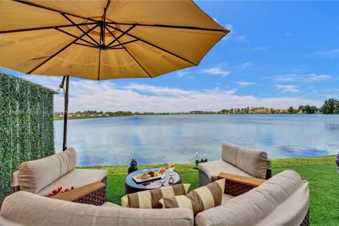 Touwnhouse à vendre à Miami, Floride: 3 chambres, 128.02 m2 № 1726480 - photo 26