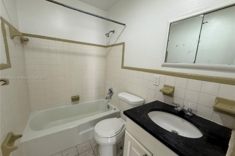 House in Lauderhill, Florida 2 bedrooms № 1888396 - photo 4