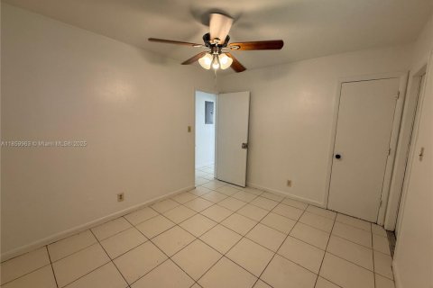 House in Lauderhill, Florida 2 bedrooms № 1888396 - photo 3