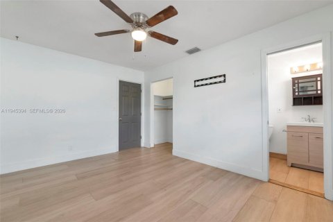 Купить виллу или дом в Окленд-Парк, Флорида 3 спальни, 129.6м2, № 2002514 - фото 20