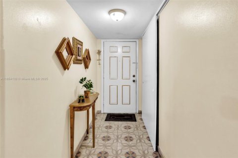 Condominio en venta en Hialeah, Florida, 2 dormitorios, 95.22 m2 № 1871922 - foto 6