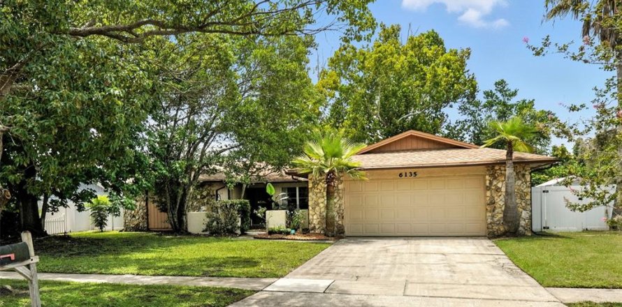 House in Orlando, Florida 4 bedrooms, 171.78 sq.m. № 1837729