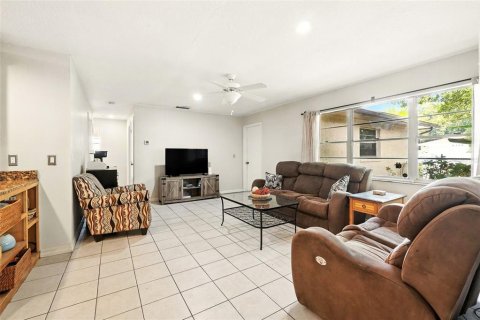 House in Orlando, Florida 4 bedrooms, 171.78 sq.m. № 1837729 - photo 6