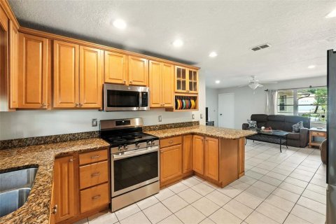 House in Orlando, Florida 4 bedrooms, 171.78 sq.m. № 1837729 - photo 13
