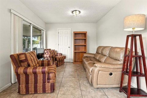 House in Orlando, Florida 4 bedrooms, 171.78 sq.m. № 1837729 - photo 18