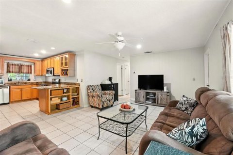 House in Orlando, Florida 4 bedrooms, 171.78 sq.m. № 1837729 - photo 7
