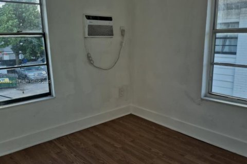 Apartment in Hialeah, Florida 2 bedrooms, 672.52 sq.m. № 1992807 - photo 6