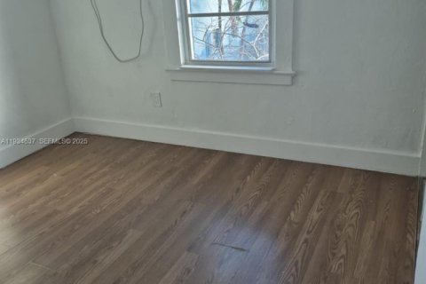 Apartment in Hialeah, Florida 2 bedrooms, 672.52 sq.m. № 1992807 - photo 7