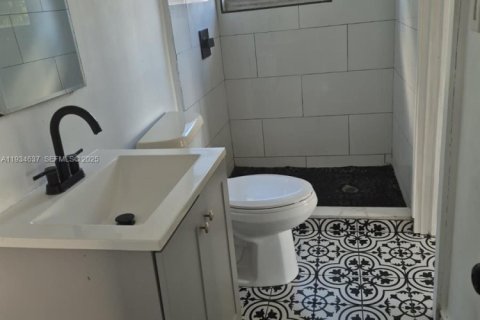 Apartment in Hialeah, Florida 2 bedrooms, 672.52 sq.m. № 1992807 - photo 2