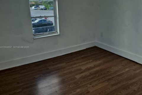 Apartment in Hialeah, Florida 2 bedrooms, 672.52 sq.m. № 1992807 - photo 5