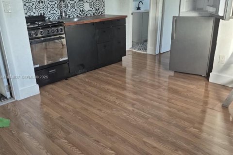 Apartment in Hialeah, Florida 2 bedrooms, 672.52 sq.m. № 1992807 - photo 3