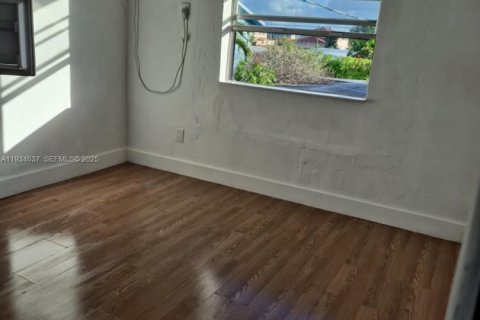 Apartment in Hialeah, Florida 2 bedrooms, 672.52 sq.m. № 1992807 - photo 4