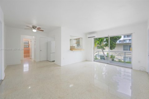 Apartment in Miami, Florida 1 bedroom, 82.68 sq.m. № 2030651 - photo 4