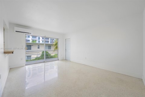 Apartment in Miami, Florida 1 bedroom, 82.68 sq.m. № 2030651 - photo 10