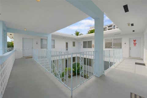 Apartment in Miami, Florida 1 bedroom, 82.68 sq.m. № 2030651 - photo 3