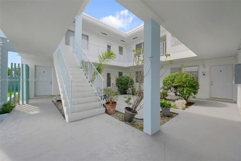 Apartment in Miami, Florida 1 bedroom, 82.68 sq.m. № 2030651 - photo 2