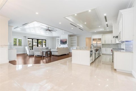 House in Lighthouse Point, Florida 3 bedrooms, 286.6 sq.m. № 1764423 - photo 8