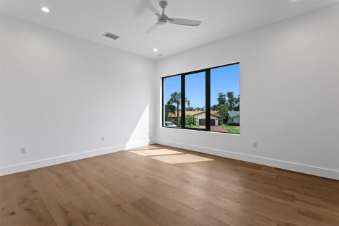 Villa ou maison à vendre à Saint Petersburg, Floride: 5 chambres, 560.76 m2 № 1780276 - photo 20