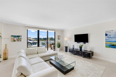 Condo in Bal Harbour, Florida, 2 bedrooms  № 2033958 - photo 10
