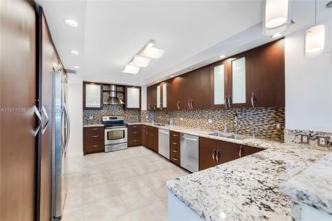 Condo in Bal Harbour, Florida, 2 bedrooms  № 2033958 - photo 22