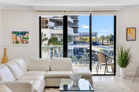 Condo in Bal Harbour, Florida, 2 bedrooms  № 2033958 - photo 12