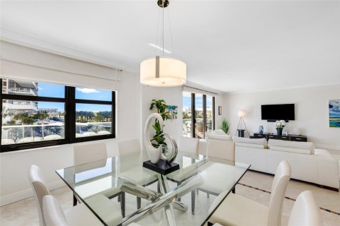 Condo in Bal Harbour, Florida, 2 bedrooms  № 2033958 - photo 20