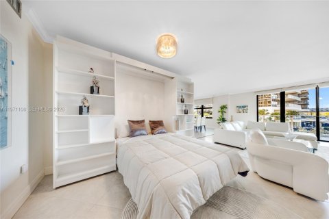 Condo in Bal Harbour, Florida, 2 bedrooms  № 2033958 - photo 17